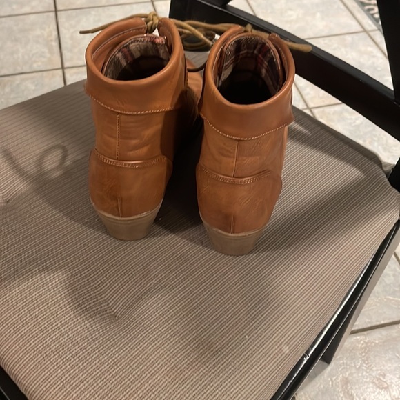 Brown boots - Picture 3 of 6
